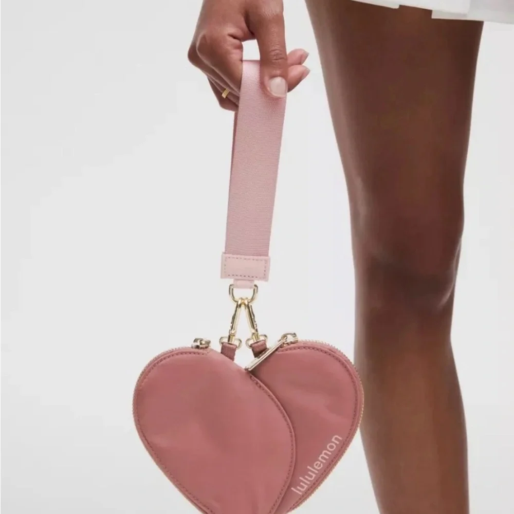 NWT Lululemon Dual Pouch Heart - Picture 2 of 12